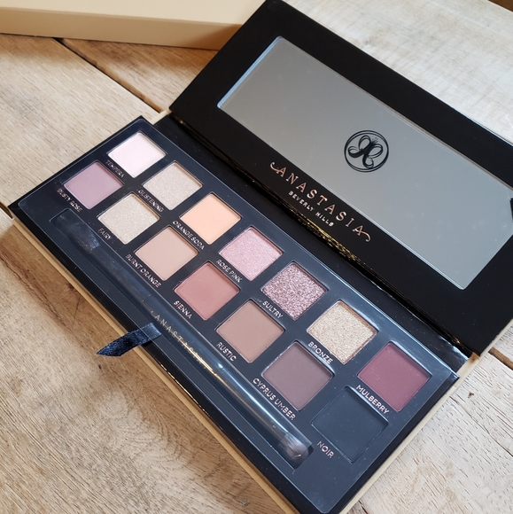ABH Soft Glam Palette & Primer Bundle - Picture 4 of 8
